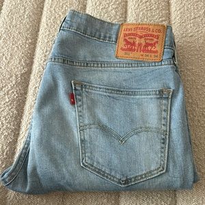 Levi’s Light Wash Jeans.
